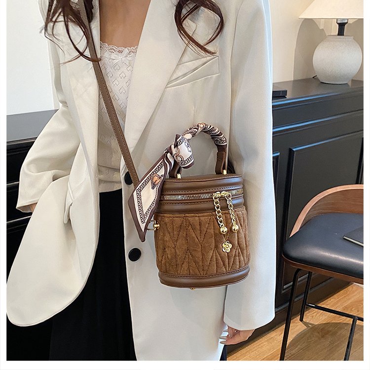 PU and Corduroy Bucket Bag with Zipper and Patchwork Detail - Image 4