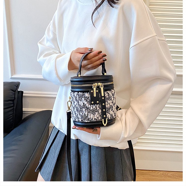 Fabric Bucket Bag with Zipper and Stitching - Handbag Shoulder Crossbody Bag Fall 2025 - Image 3