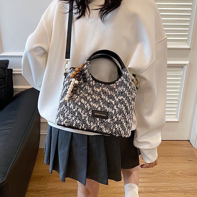 Velvet Handbag Shoulder Crossbody Bag with Magnetic Closure - Image 3