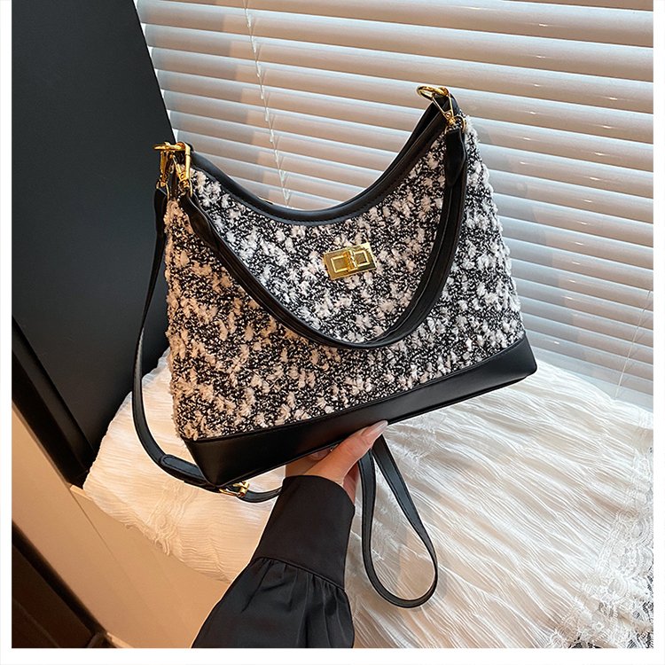 Fresh Style Woven Single-Shoulder Crossbody Handbag