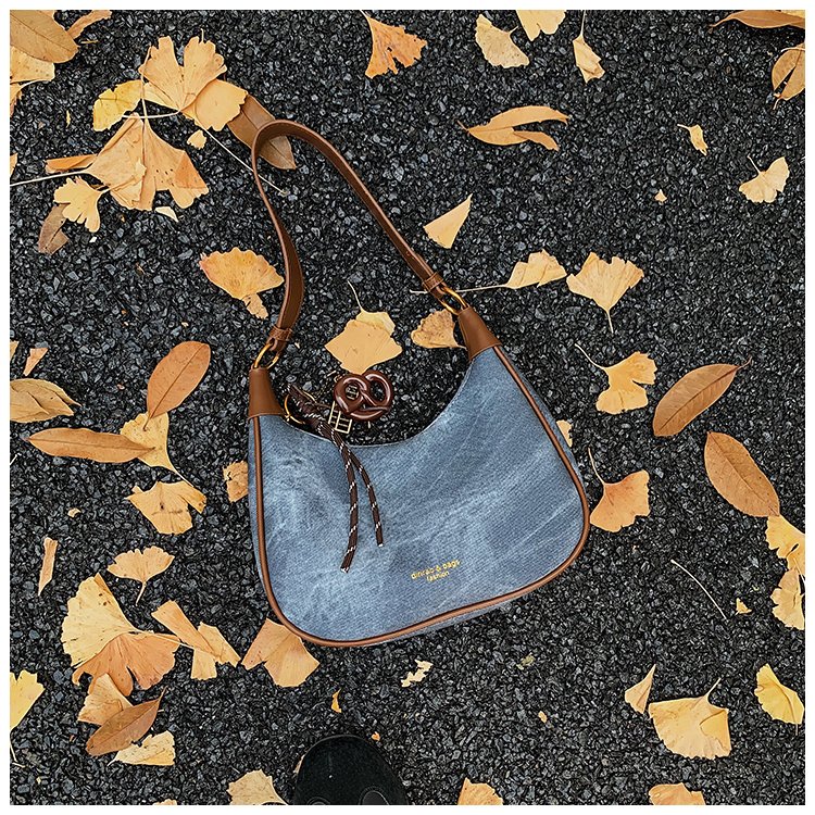 Women's Vintage Style Shoulder Bag with Zip Closure and Pendant - Image 2