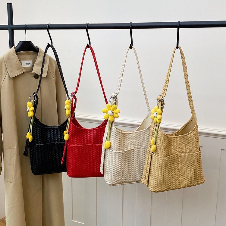 Women's Magnetic Closure Shoulder Bag Summer 2026 - Image 2