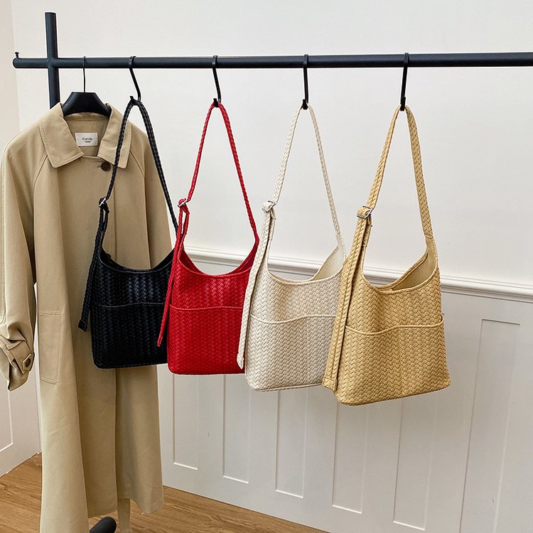 Women's Magnetic Closure Shoulder Bag Summer 2026 - Image 3