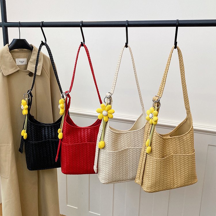Women's Magnetic Closure Shoulder Bag Summer 2026
