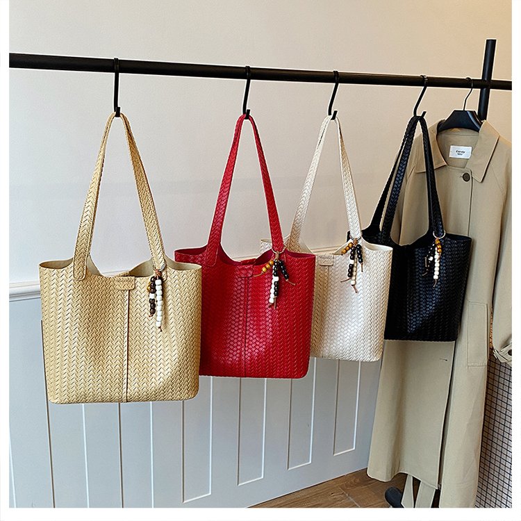 Women's Single Shoulder Underarm Bag with Zip Closure - Fall 2026