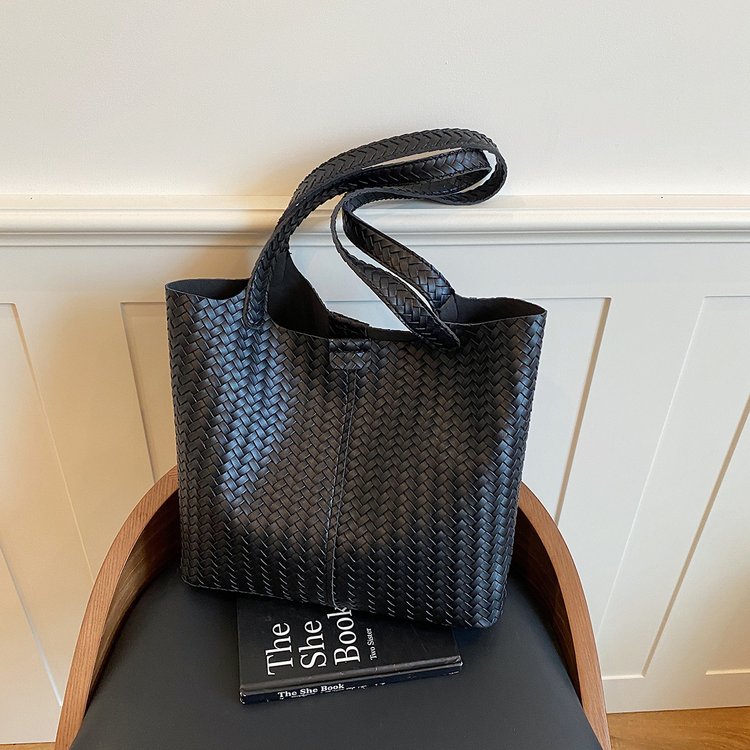 Women's Single Shoulder Underarm Bag with Zip Closure - Fall 2026 - Image 4