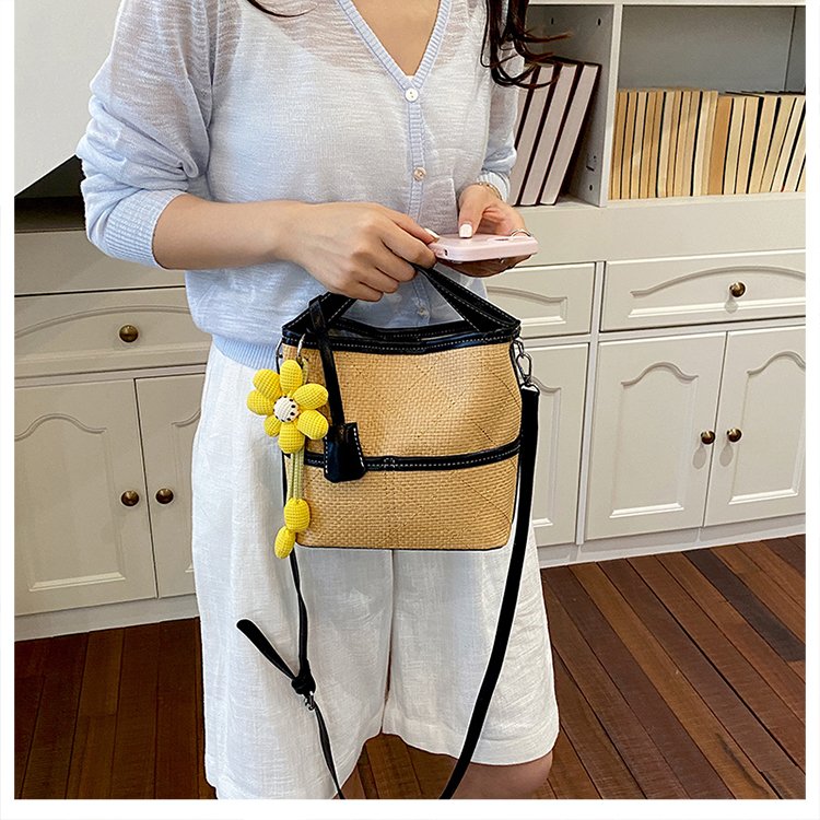 Fashion Crossbody Bag with Front Pocket and Zip Closure - Image 3