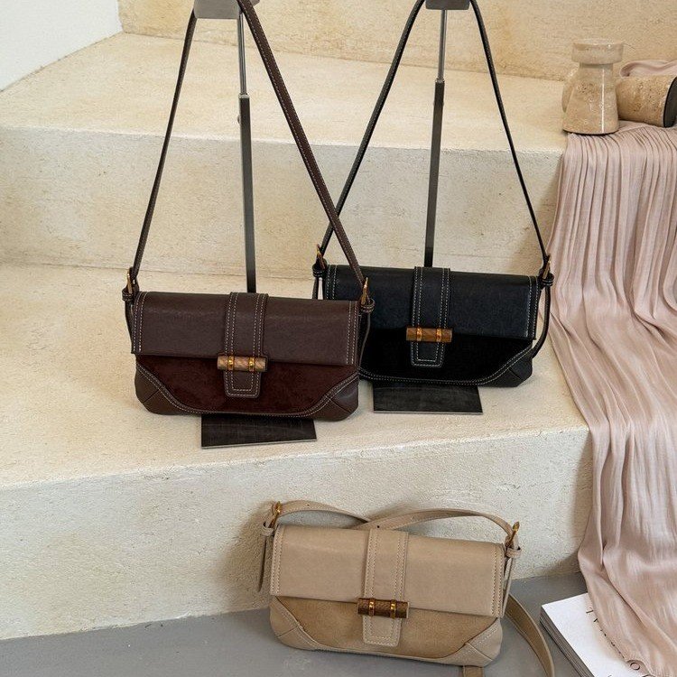 Women's One Shoulder Crossbody Bag with Lock Closure - Summer 2026